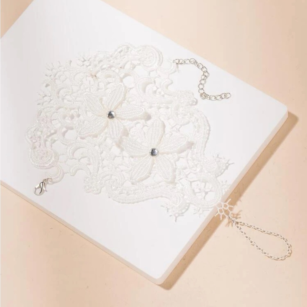 2 pc Lace Bracelet/Glove - Picture 2 of 4